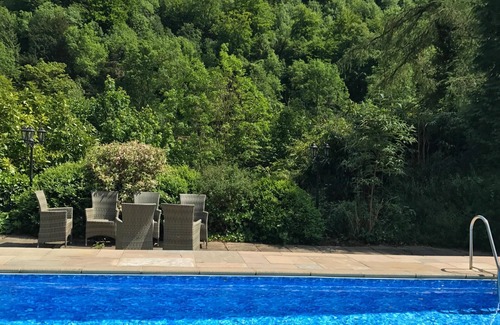 Redbrook House | Riversdale Lodge is set in the heart of Symonds Yat overlooking the River Wye.