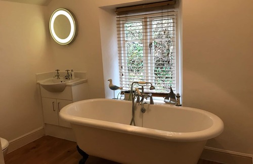 Redbrook House | Riversdale Lodge is set in the heart of Symonds Yat overlooking the River Wye.