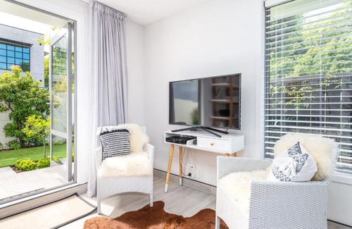 Christchurch City Centre Apartment | Riverside 1-Bed Apt - in the heart of the city