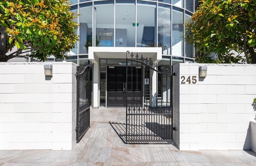 Christchurch City Centre Apartment | Riverside 1-Bed Apt - in the heart of the city