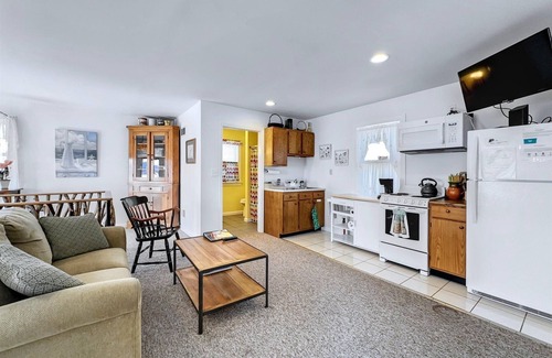Columbia Condo | Riverside 2BR w/Kayak & Trails Nearby