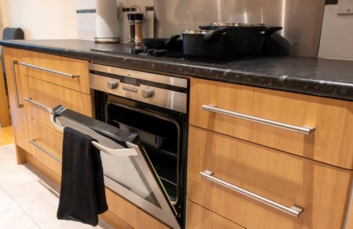 Rotherhithe Apartment | Riverside 3 Bed 2 Bath Apartment | Free Parking