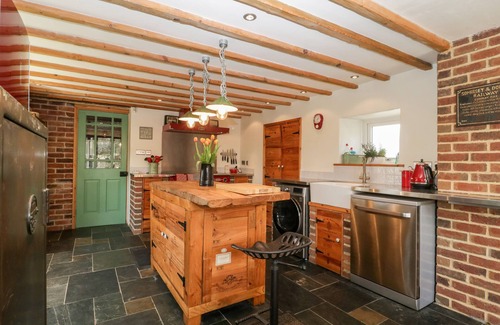 Maiden Newton Cottage | RIVERSIDE 67 DORCHESTER ROAD, pet friendly in Maiden Newton