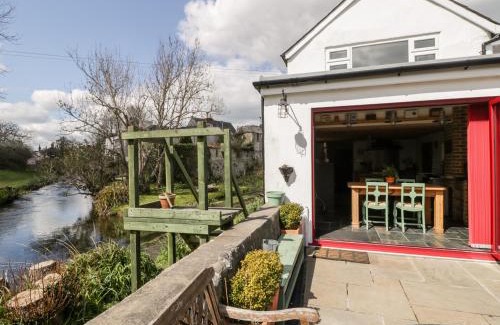 Maiden Newton House | Riverside 67 Dorchester Road