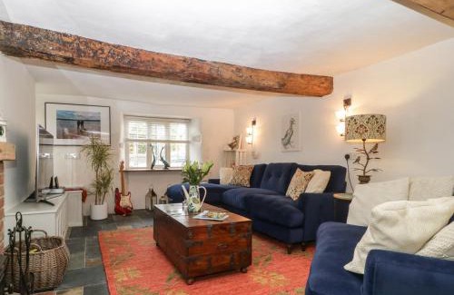 Maiden Newton House | Riverside 67 Dorchester Road