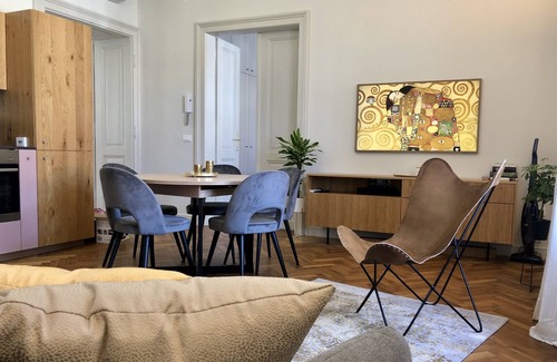 Ljubljana City Centre Apartment | Riverside apartment with free parking