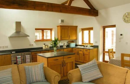 Gilwern Cottage | RIVERSIDE BARN, family friendly, character holiday cottage in Gilwern