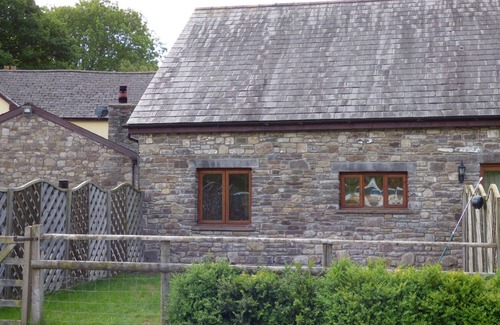 Gilwern Cottage | RIVERSIDE BARN, family friendly, character holiday cottage in Gilwern