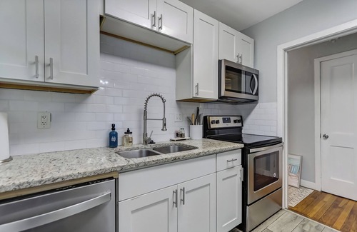 Murray Hill House | Riverside Bungalow- Quiet neighborhood with off street parking