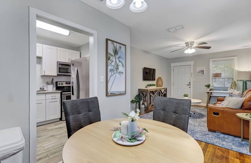 Murray Hill House | Riverside Bungalow- Quiet neighborhood with off street parking