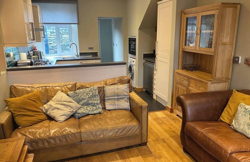 Staveley House | Riverside Cottage with secure bike storage