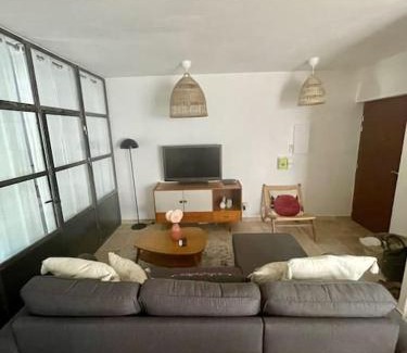 Fontaine-de-Vaucluse Apartment | Riverside flat between Isle sur la Sorgue & Gordes