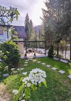 Ig House | Riverside Guesthouse