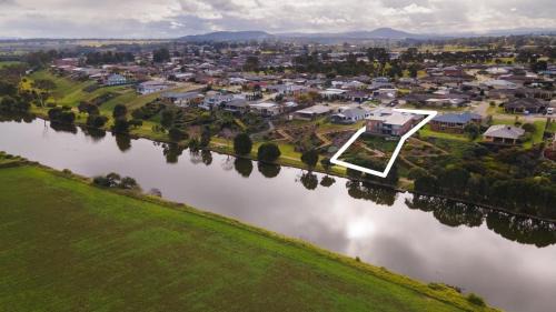 Eastwood House | Riverside Haven