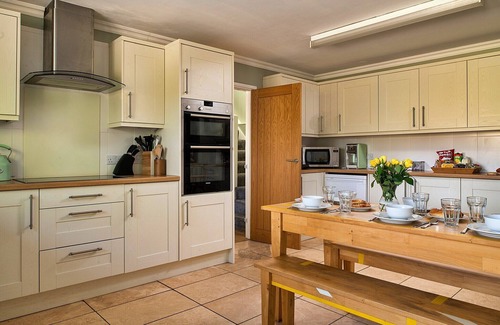 Dolgellau House | Riverside holiday home in Dolgellau, No Deposit