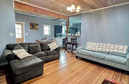 Belmont Historic District House | Riverside Home comfortable & cozy