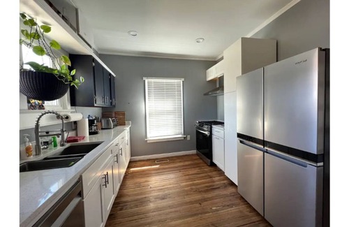 Belmont Historic District House | Riverside Home comfortable & cozy