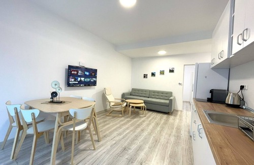 Busteni Apartment | Riverside Lindas Apartment