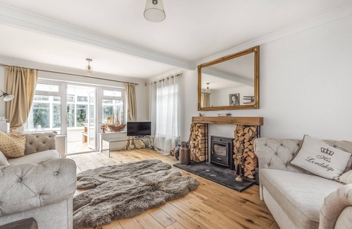Maidstone Cottage | Riverside Manor Cottage, 4 bedrooms, great for families and groups