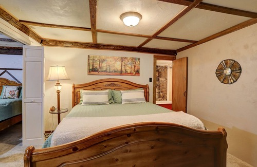 Lyons Cabin | Riverside Mountain Lodge Retreat - Historic Lodge