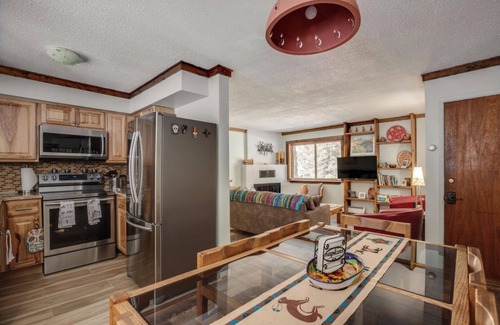 Arroyo Seco Condo | Riverside Retreat 12 at Taos East - 2 Bedroom Updated Condo on the Hondo River