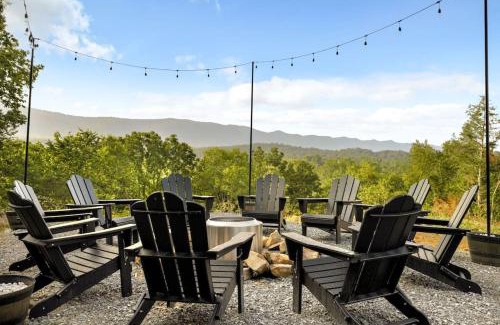 Rileyville House | Riverside Rose Cabin: Luxe*LogCabin*MtnView*Sleeps12*Secluded*Shenandoah