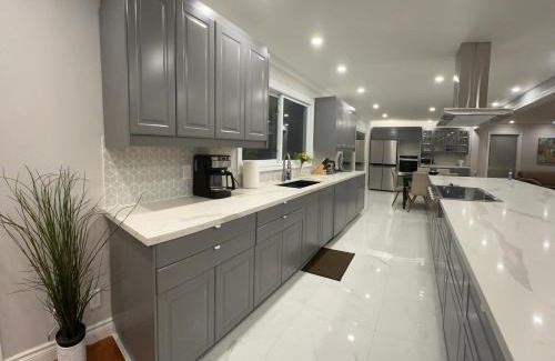 Foxboro House | Riverside stylish four bedroom house