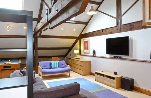 Airton Apartment | RIVERSIDE WALK, family friendly, luxury holiday cottage in Airton
