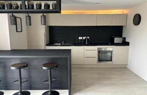 Salford Apartment | Riverside Wharf - Free Parking, Business, Couples & Families