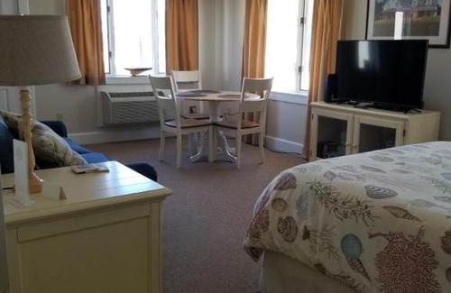 Edgecomb Apartment | Riverside with balcony Sheepscot Harbour Vacation Club Studio #215