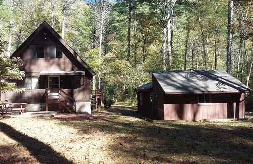 Hood House | Riversong Chalet- Social Distancing at Its Finest!