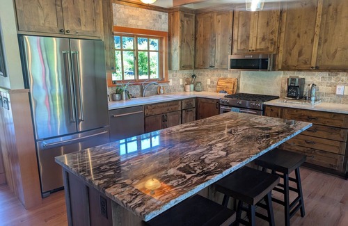 Vida House | RiverSong Main: 3br 2ba River Access, Rock Pool, Creek View, Nature Life