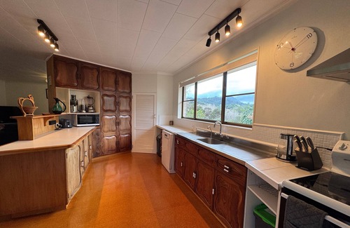 Thames House | RiverSong Retreat
