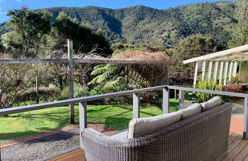Thames House | RiverSong Retreat