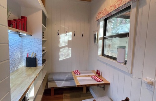 Groom Creek Cottage | Riverstone Cottage, Bright and Airy Forest Retreat