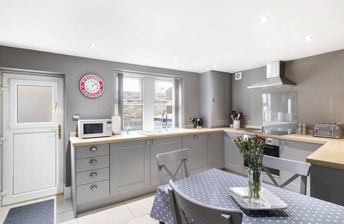 Eshton Cottage | RIVERSTONE COTTAGE, family friendly, with open fire in Gargrave