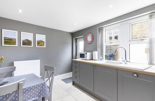 Eshton Cottage | RIVERSTONE COTTAGE, family friendly, with open fire in Gargrave