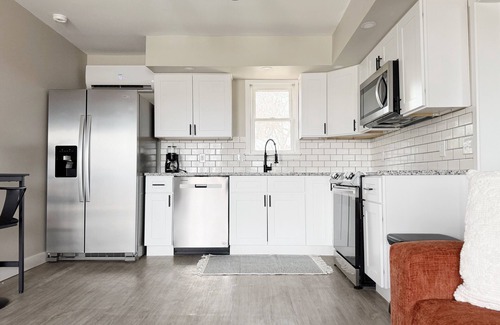 Newburgh Apartment | RiverStone Retreat D