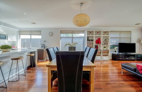 Rivervale House | Rivervale Retreat Spacious Family Living