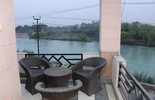Mayapur Bed & Breakfast | Riverview Boutique Hotel & Restaurant