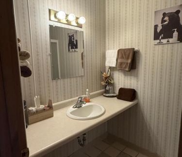 Cornell Cabin | Riverview Lodge