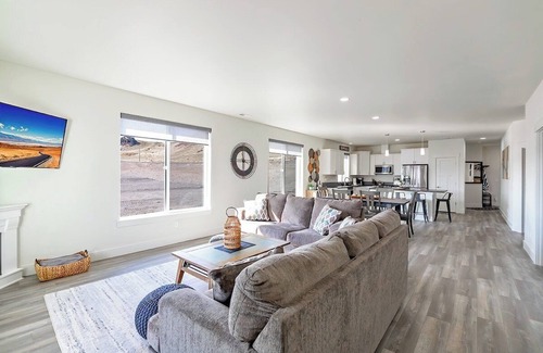Kittitas County House | Riverview Retreat · Riverview Retreat - Community Pool open!