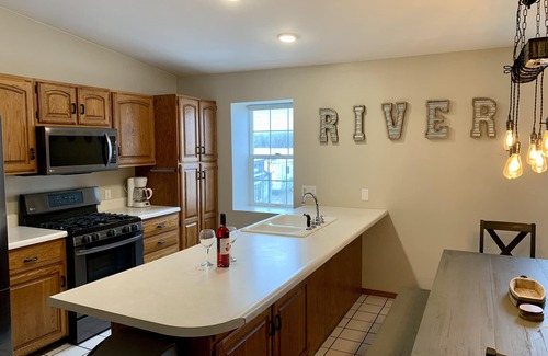Bellevue Villa | Riverview Villa - Hot Tub - Beach - River Views