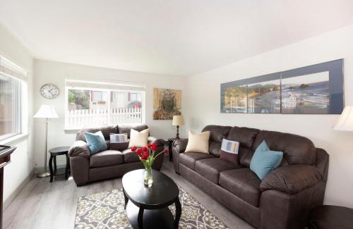 Seaside Apartment | RIVERWALK SEASIDE- Walk to beach, One level home, pet friendly