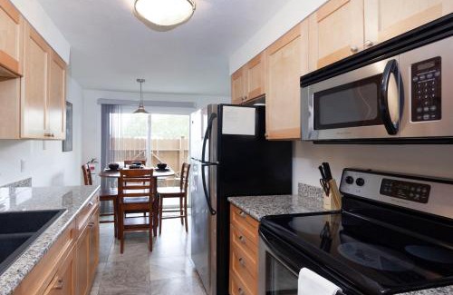 Seaside Apartment | RIVERWALK SEASIDE- Walk to beach, One level home, pet friendly