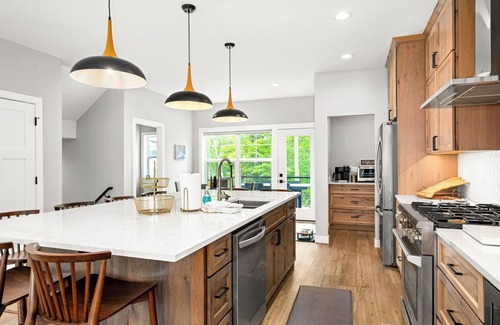 Duluth House | RiverWest Alpine - Base Spirit Mtn.- Dog Friendly - Sauna