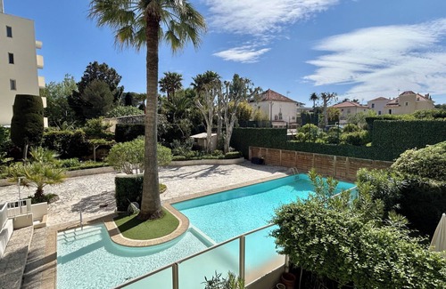 Cap-d'Antibes Apartment | Riviera at its Best: Elegant and Exceptional 5-Star-Rated 1BR w/Beachfront+Pool