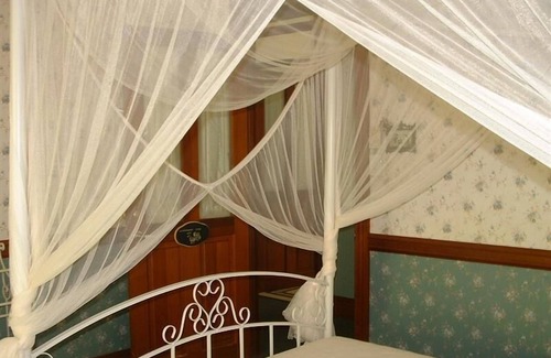 Gilston Bed & Breakfast | Riviera Bed and Breakfast