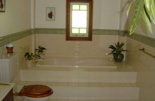 Gilston Bed & Breakfast | Riviera Bed and Breakfast