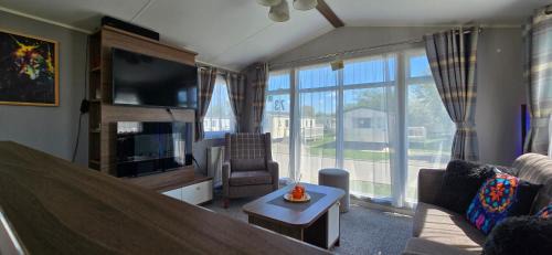 Tattershall House | RJ Luxury Caravan Hire With Hot Tub